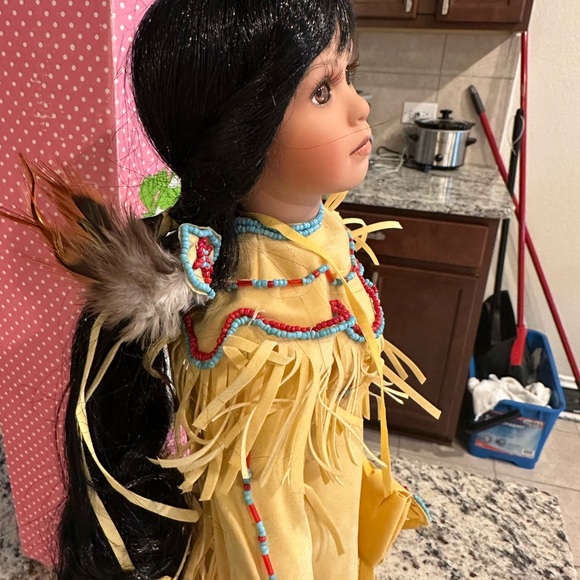 Pocahontas doll - Picture 3 of 6